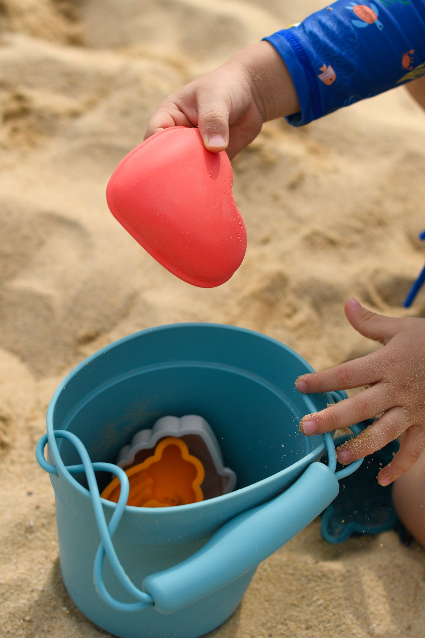 Olive | Beach Bucket Sand Play Set - Turquoise 8 piece Set | The Elly Store