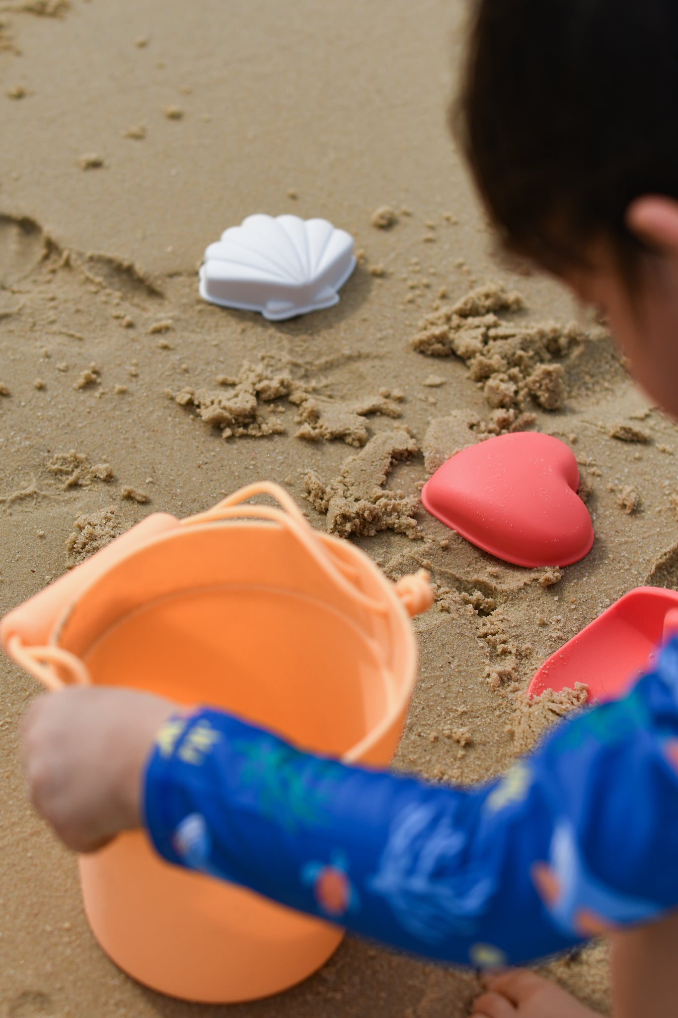 Olive | Beach Bucket Sand Play Set - Peach 8 piece Set | The Elly Store